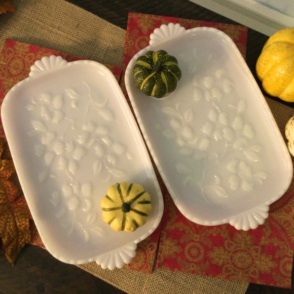 2 Vintage Milk Glass Hazel Atlas Milkglass Snack Plates - Picture 2 of 10